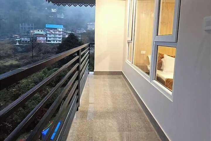 Room 8 of 32