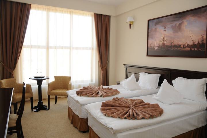 Room 32 of 49