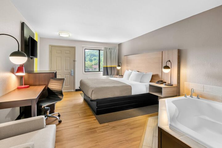 Room 27 of 62