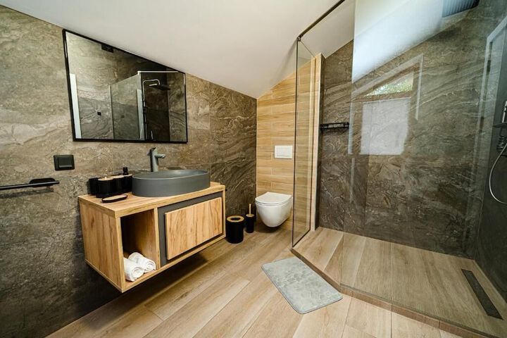 Room 17 of 27