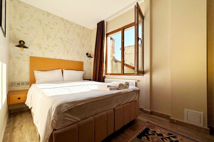 Room 32 of 99