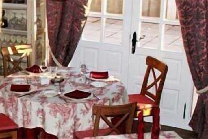 Dining 8 of 21