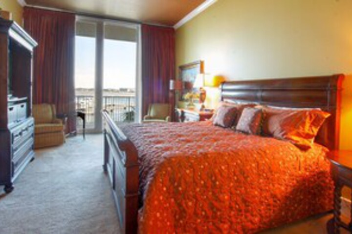 Room 9 of 10