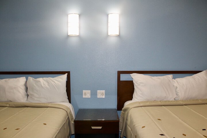 Standard Room, King or Two Doubles (4 of 10)