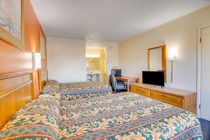 2 Double Beds (4 of 11)