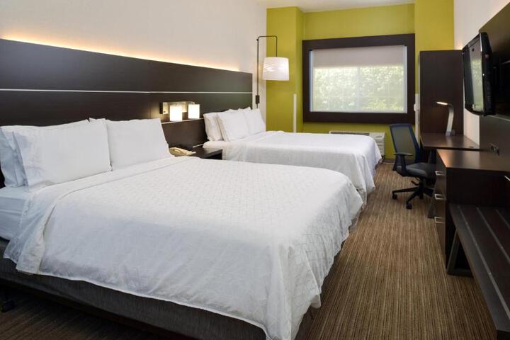 1 King Bed (6 of 11)
