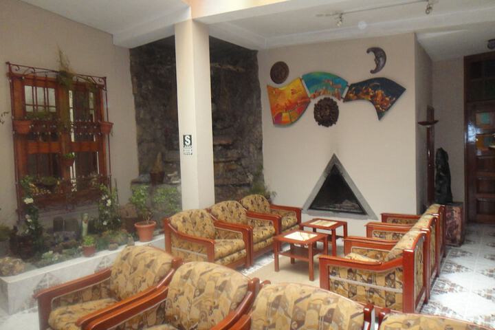 Lounge 41 of 54