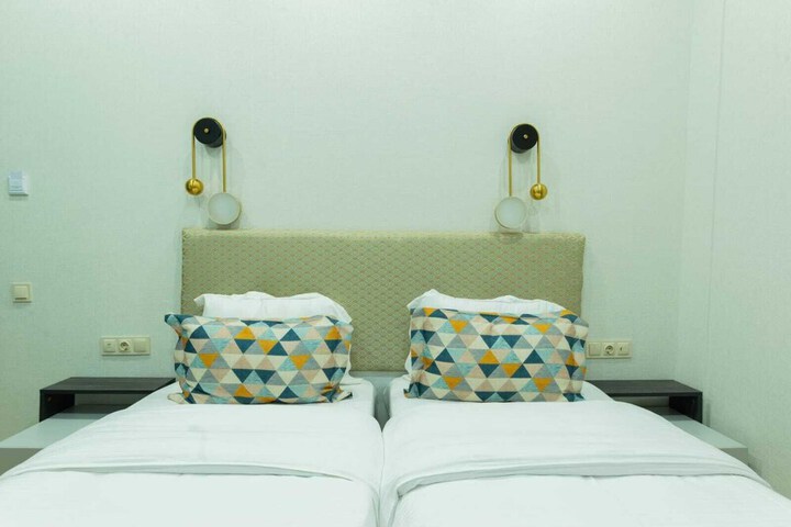 Room 11 of 20