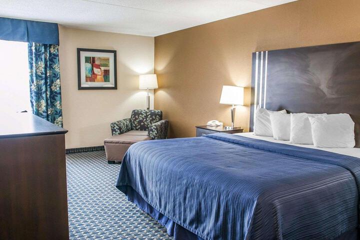1 King Bed (8 of 8)