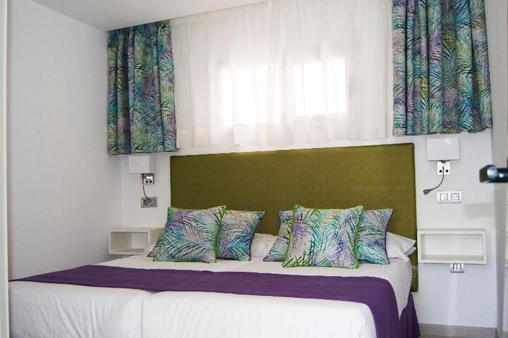 Room 4 of 5