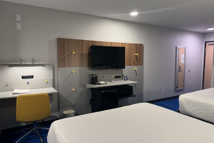 Room 8 of 50