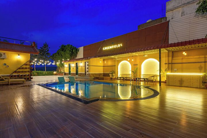 Pool 14 of 18