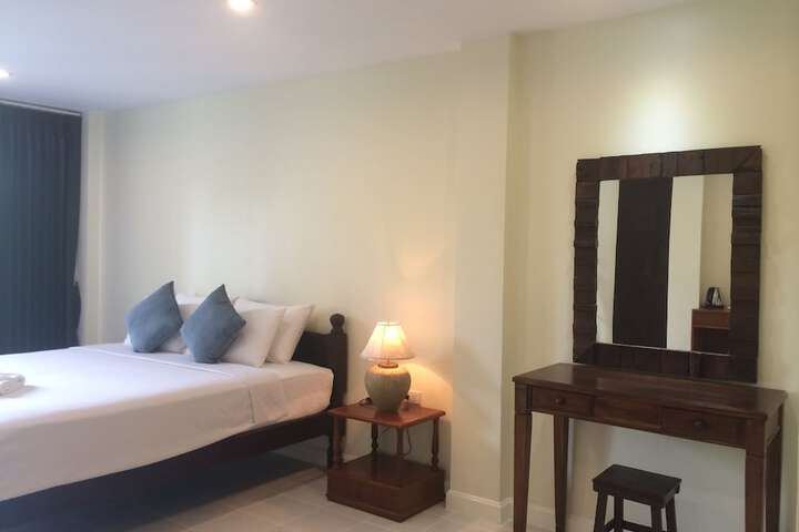 Room 6 of 33