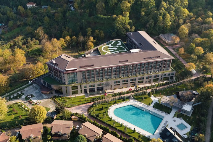 Hotel 96 of 100