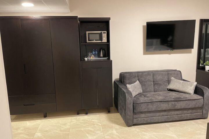 Room 35 of 243
