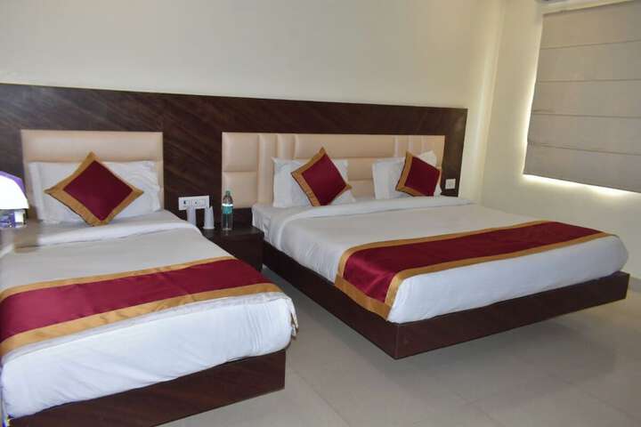 Room 6 of 16