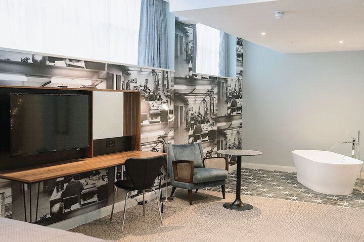 Room 28 of 93