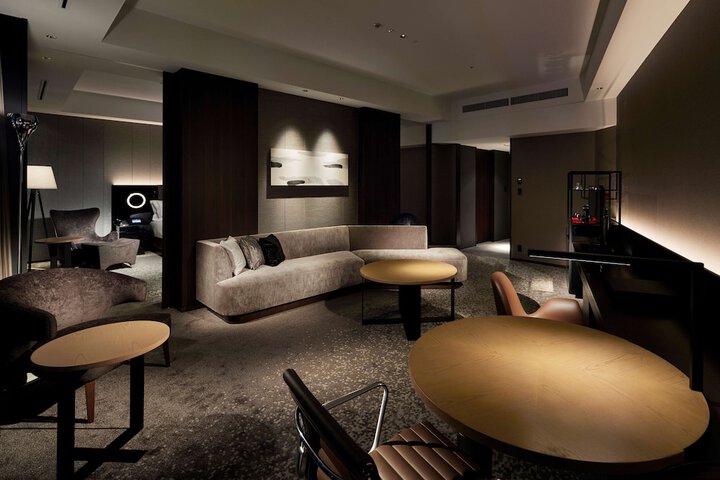 Room 22 of 106
