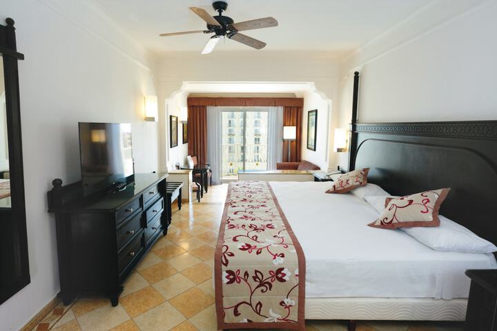 Room 6 of 74