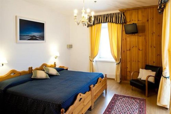Room 8 of 36