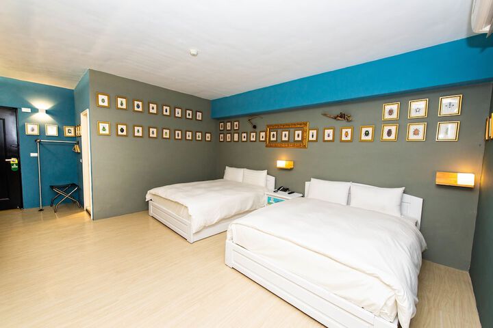 Room 9 of 32