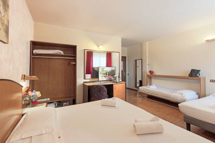 Room 12 of 33