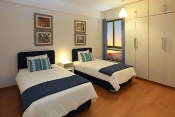 Room 6 of 11