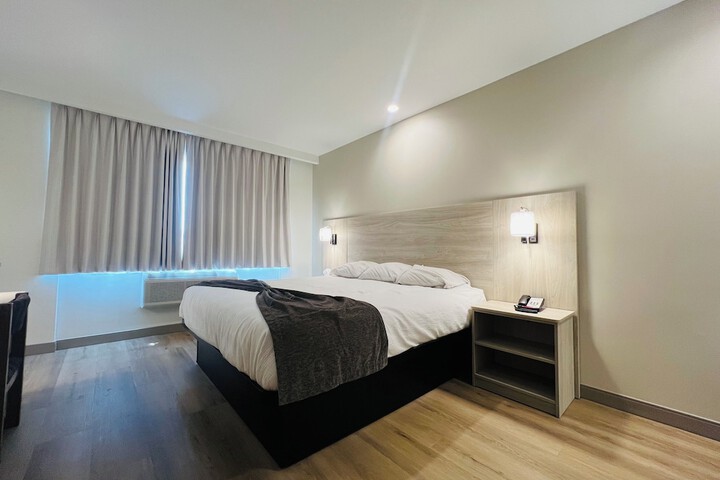 Room 9 of 16