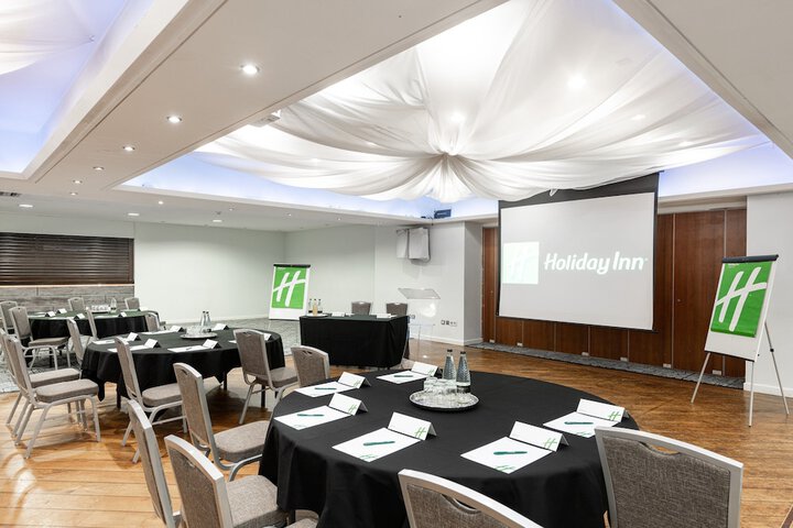 Ballroom/Hall 66 of 100