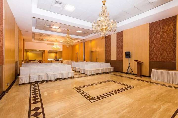 Ballroom/Hall 11 of 19