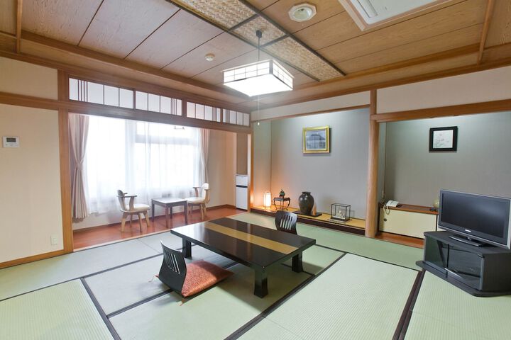 Room 12 of 34