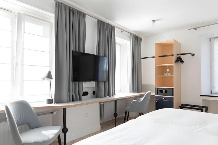 Room 18 of 65