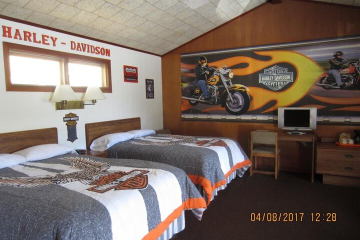 GEAR HEAD INN