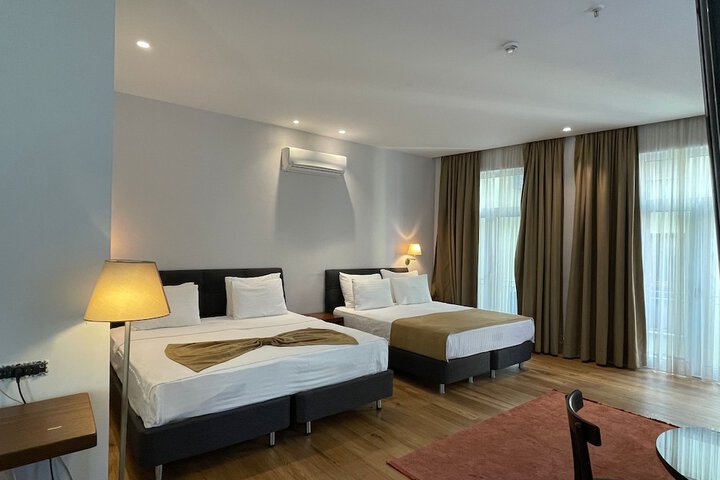 Room 27 of 79