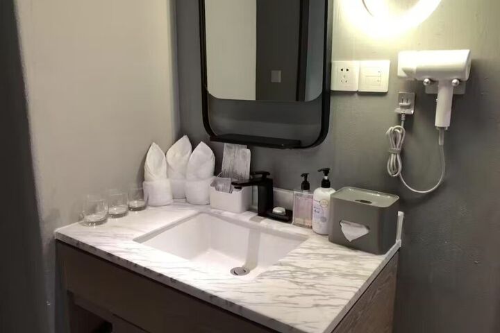 Room 19 of 25