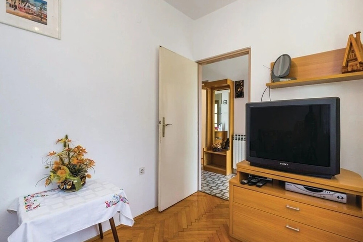 Room 4 of 15