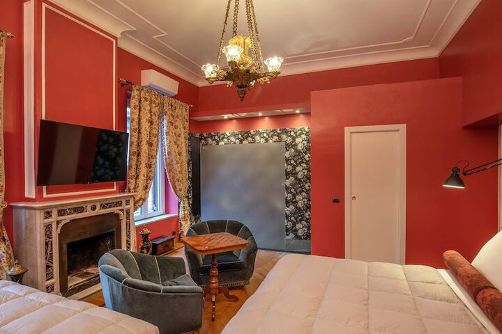 Room 15 of 37