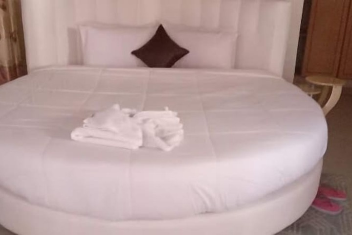 Room 4 of 68