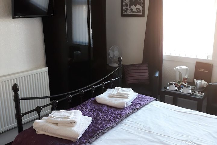 Room 8 of 16