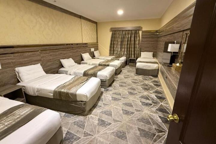 Room 5 of 15