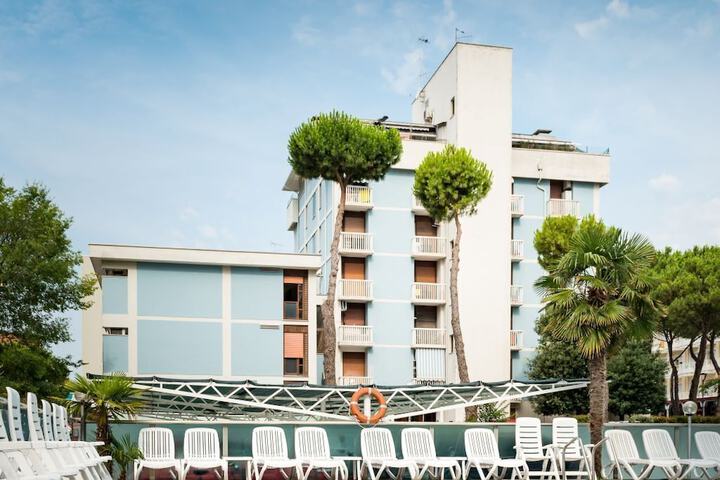 Pool Hotel