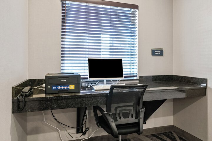 Business Center 67 of 72
