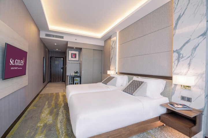 Room 6 of 30