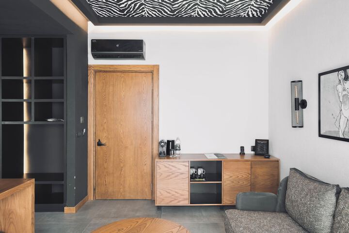 Room 27 of 104