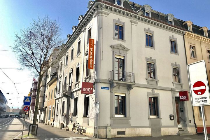 easyHotel Basel City - contactless self check-in
