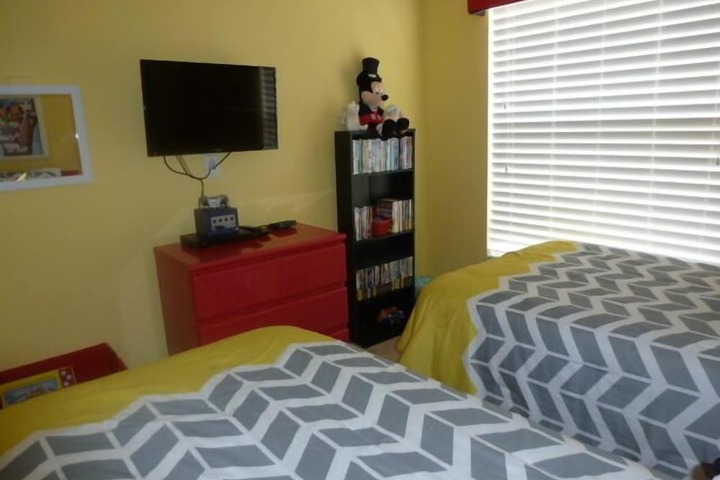 Room 9 of 37