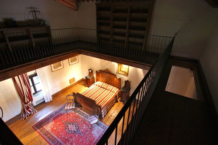 Room 6 of 175