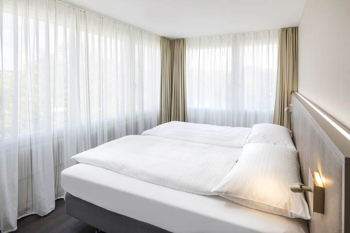 Room 9 of 35