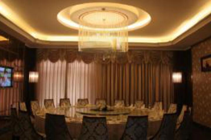 Dining 9 of 23