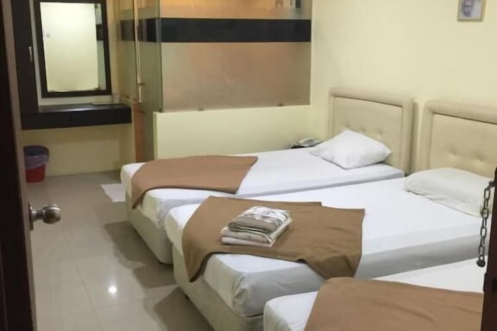 Room 6 of 14